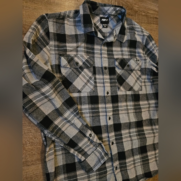 FOX plaid flannel shirt size XL - Picture 2 of 3